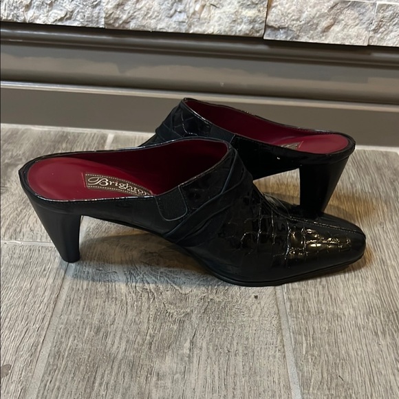 Brighton Black Romeo patent leather mules with silver medallion accent, size 7.5 - Picture 8 of 14